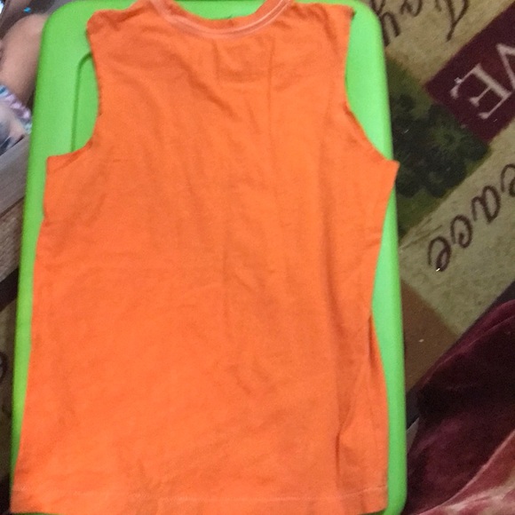Gap sleeveless T-shirt size medium - Picture 4 of 4